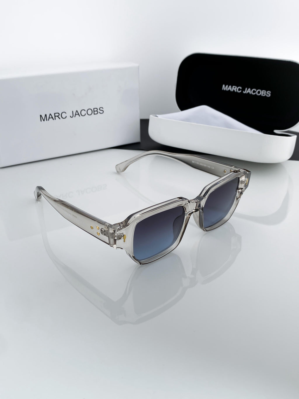 Mar_c_jaco_b_white