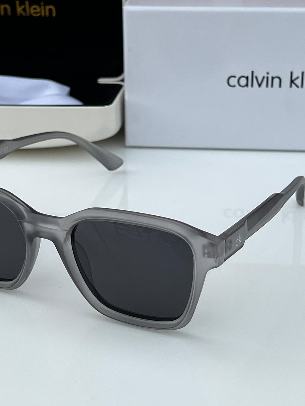 Calvi_n_klein 4582