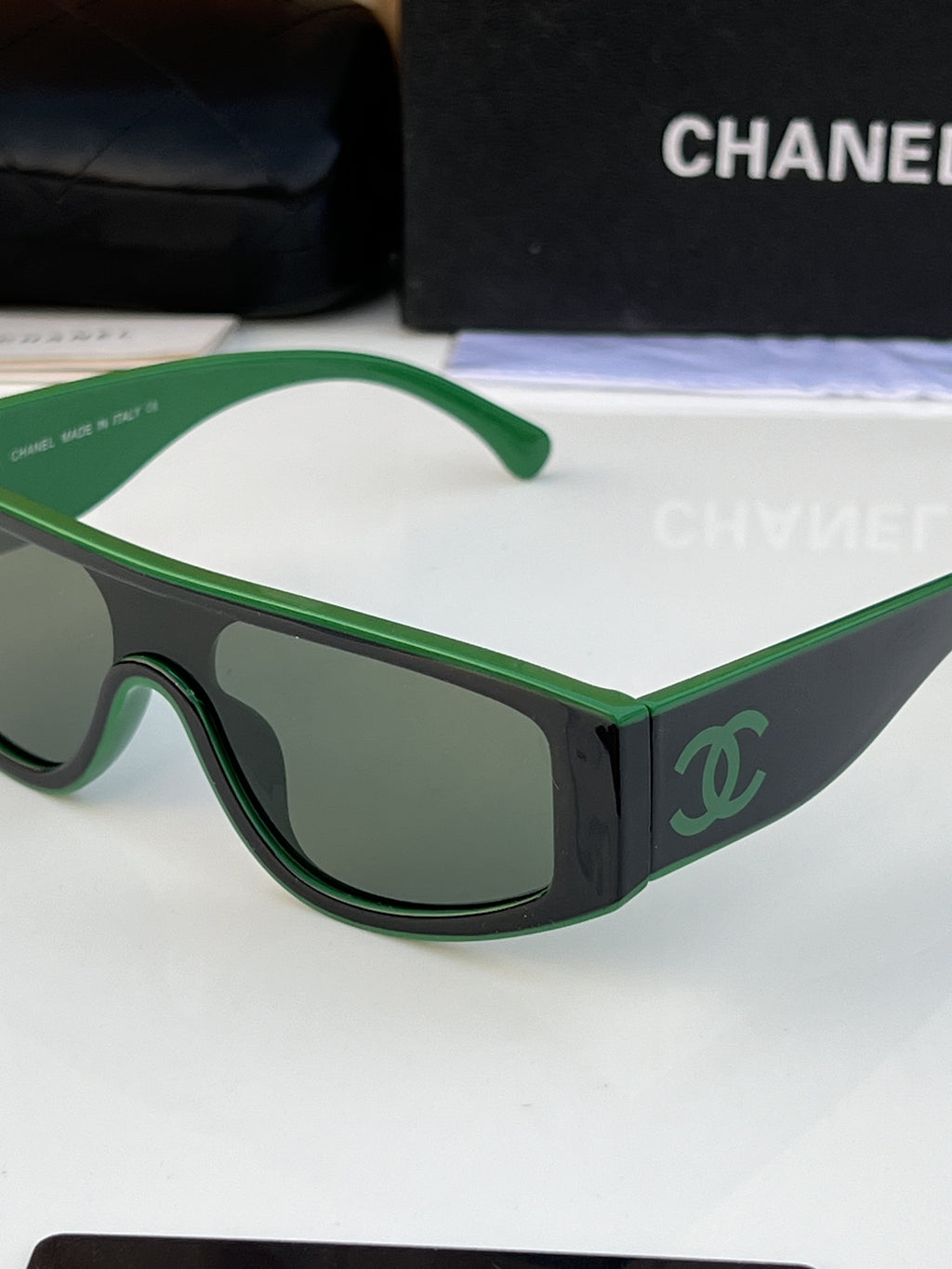 Cha_nel_1001_green_black