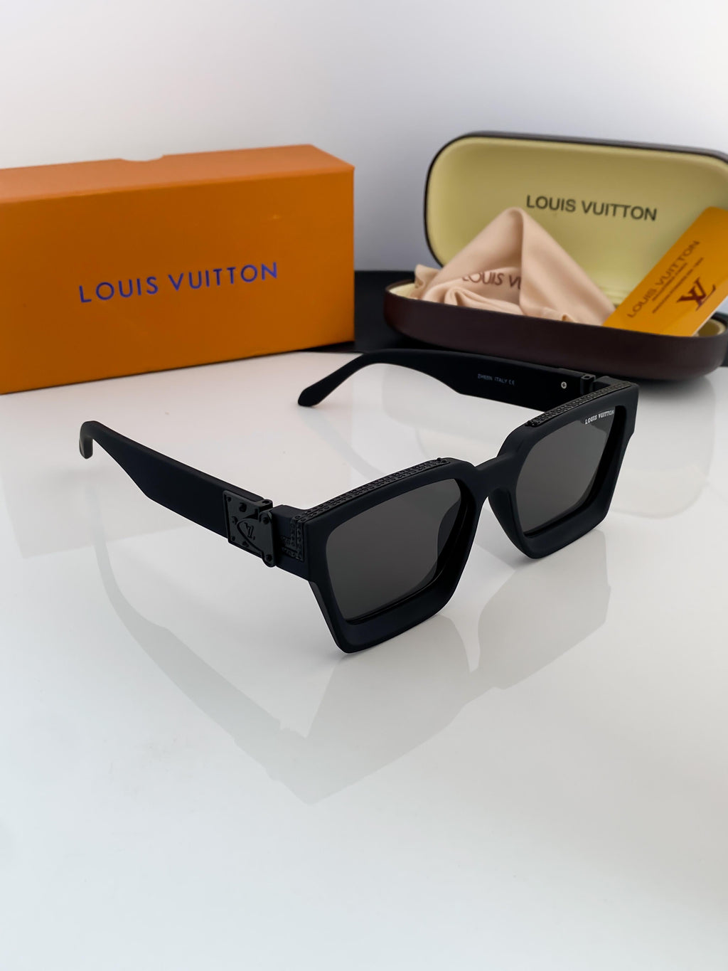 LO_UIS 65N BLACK B