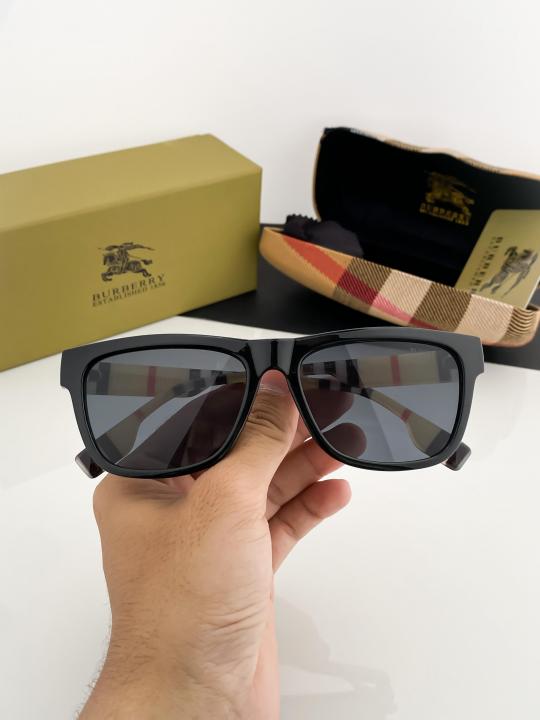 Burberry-yellow black