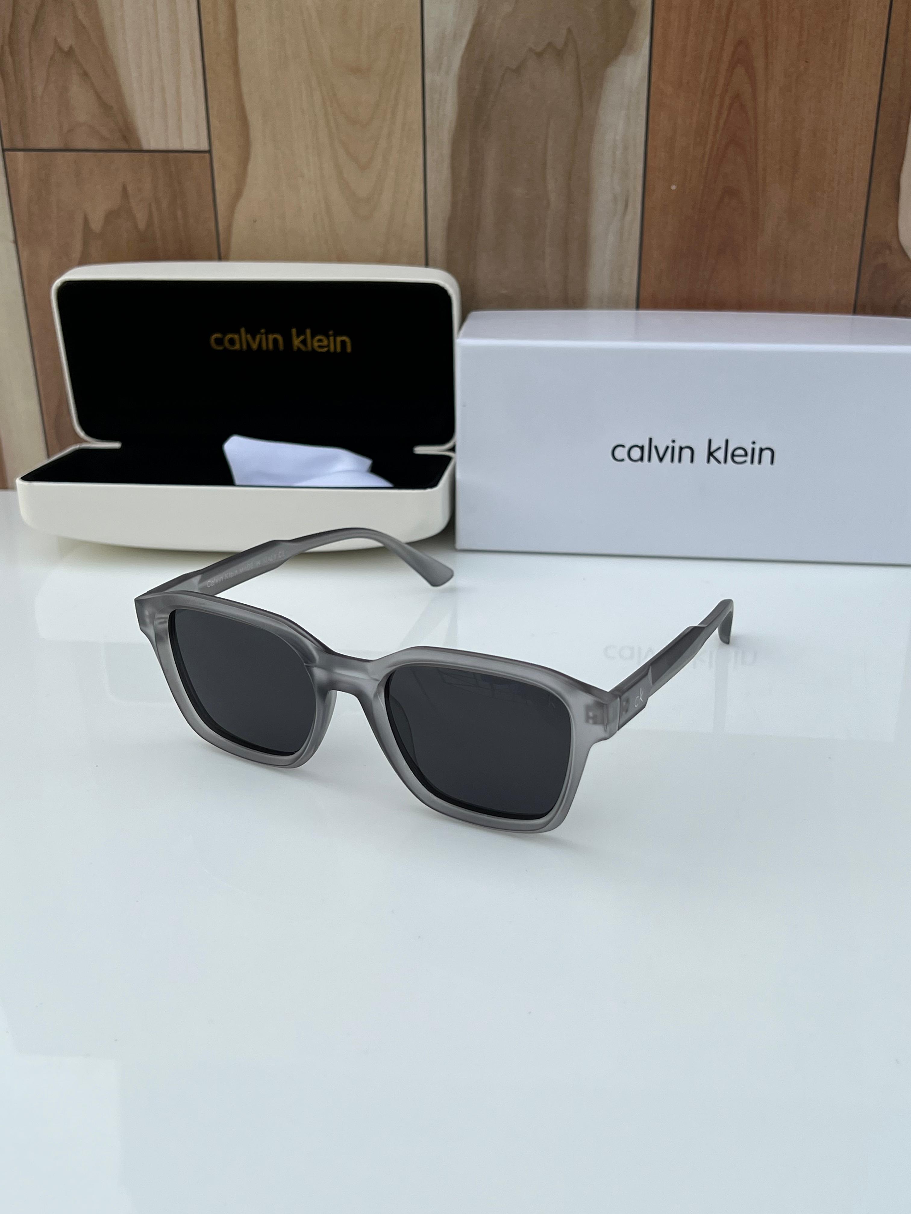 Calvi_n_klein 4582