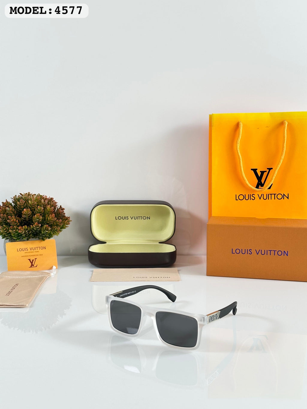 Lou_is_vuit_ton 4577 Ice Black