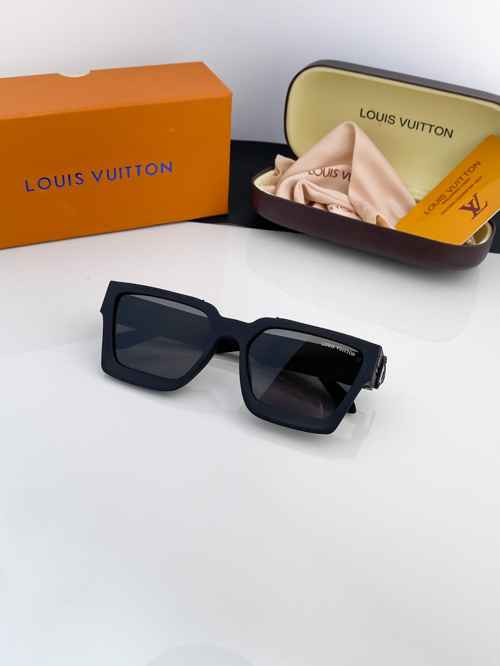 LO_UIS 65N BLACK B