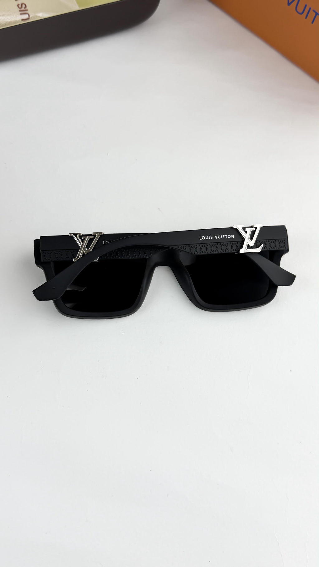 *LOUIS VUITTON BLACK 5113🔥🔥🔥*