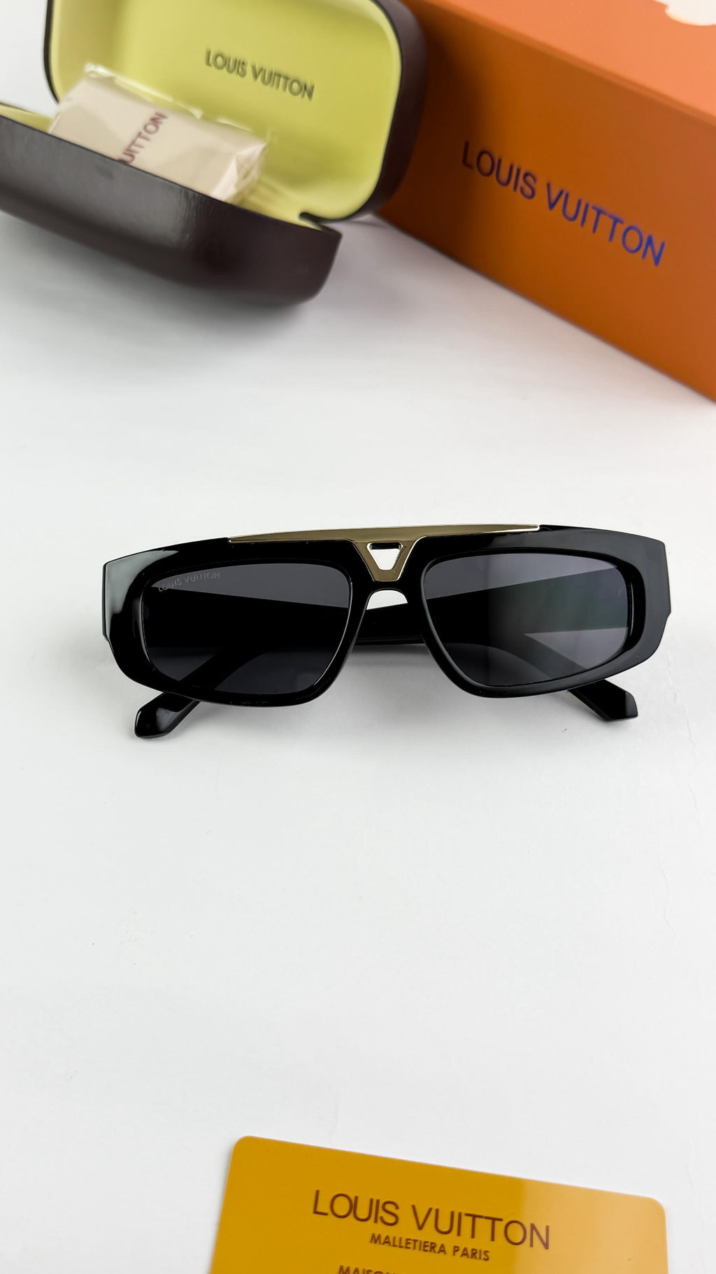 *LOUIS VUITTON BLACK 6155🔥🔥🔥STORE ARTICLE FOR UNISEX 🥵🥵🥵*