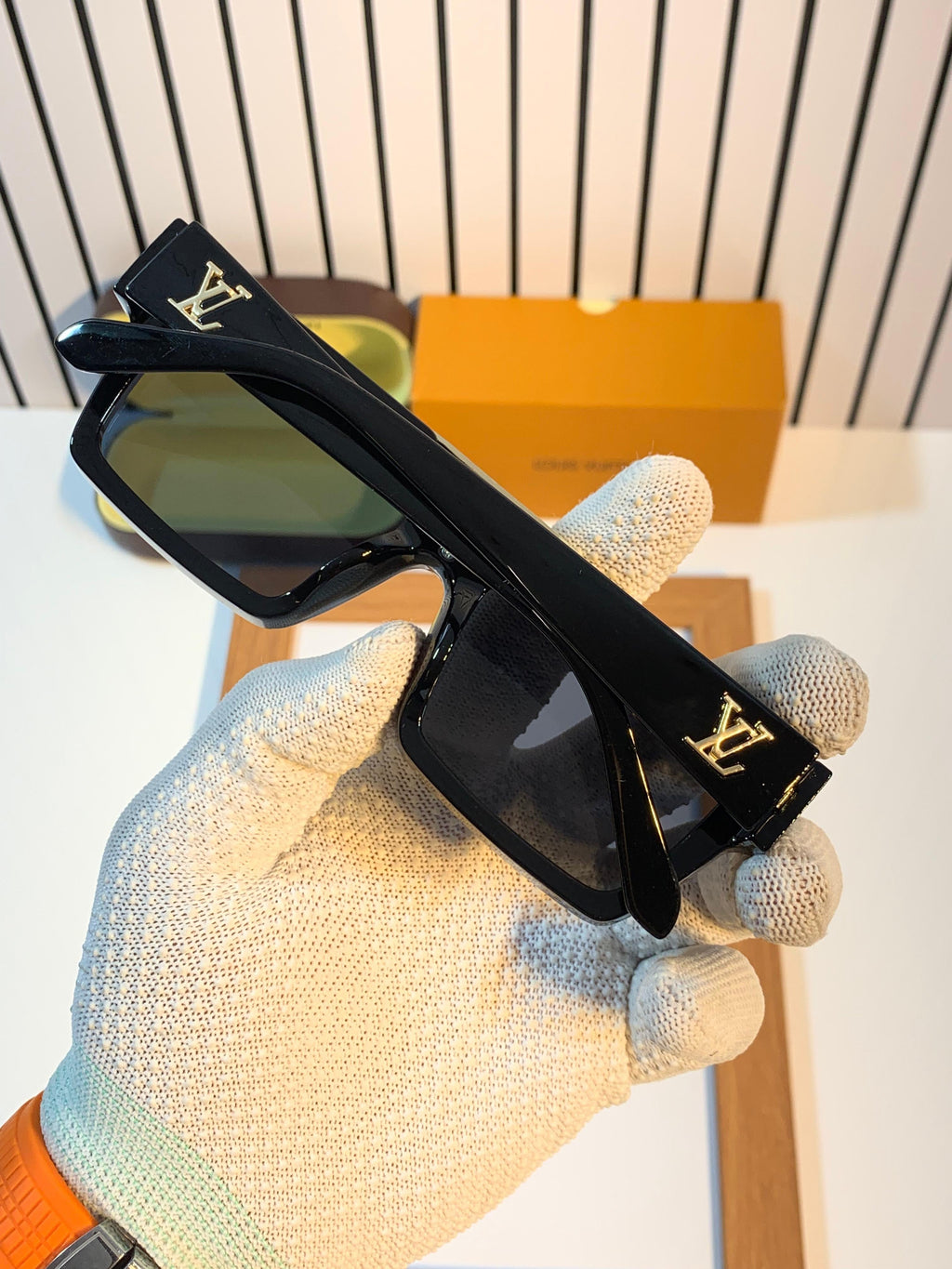 Lo_uis vuitton 1984 black gold