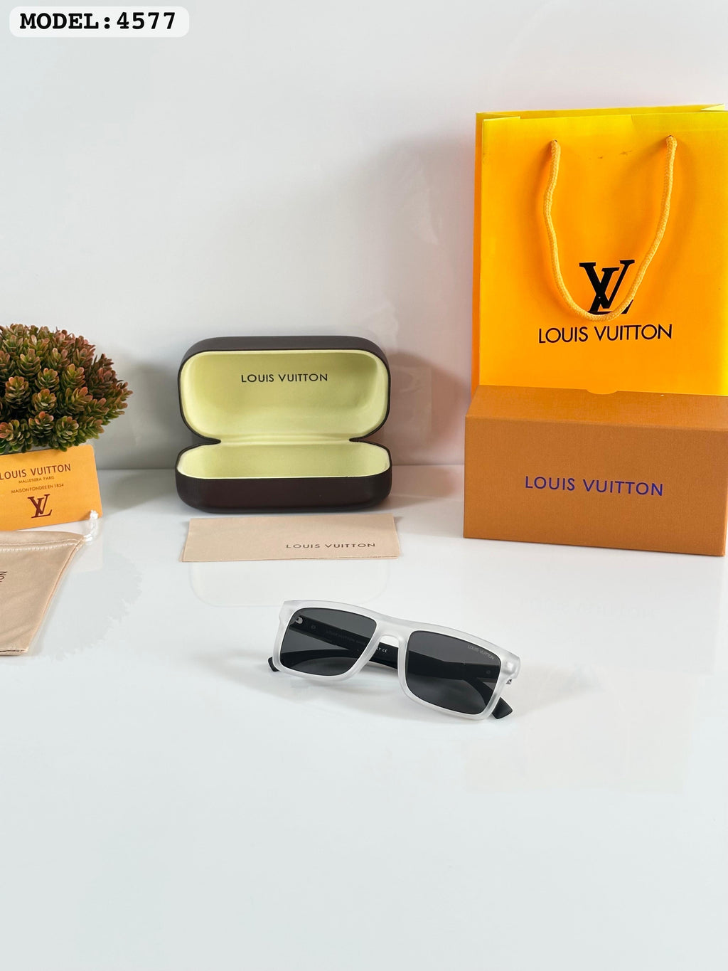 Lou_is_vuit_ton 4577 Ice Black