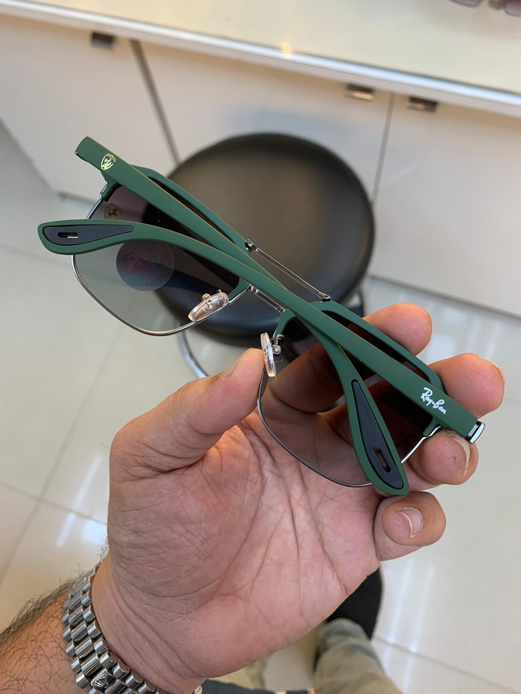 Ray 04 matt green cm