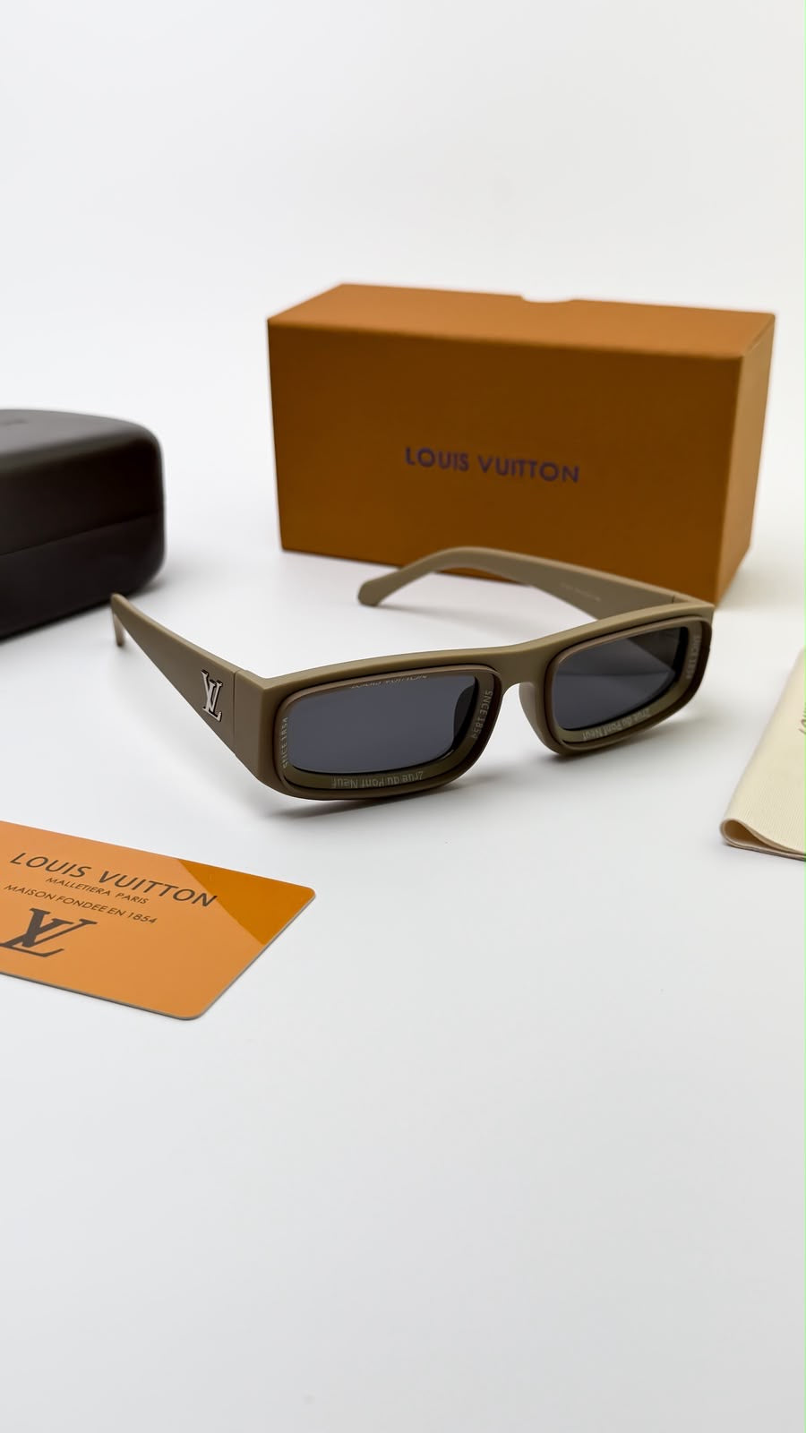 *LOUIS VUITTON BISCOF 6190🔥🔥🔥CHOCOLATE WITH BISCOF🔥🔥🔥*