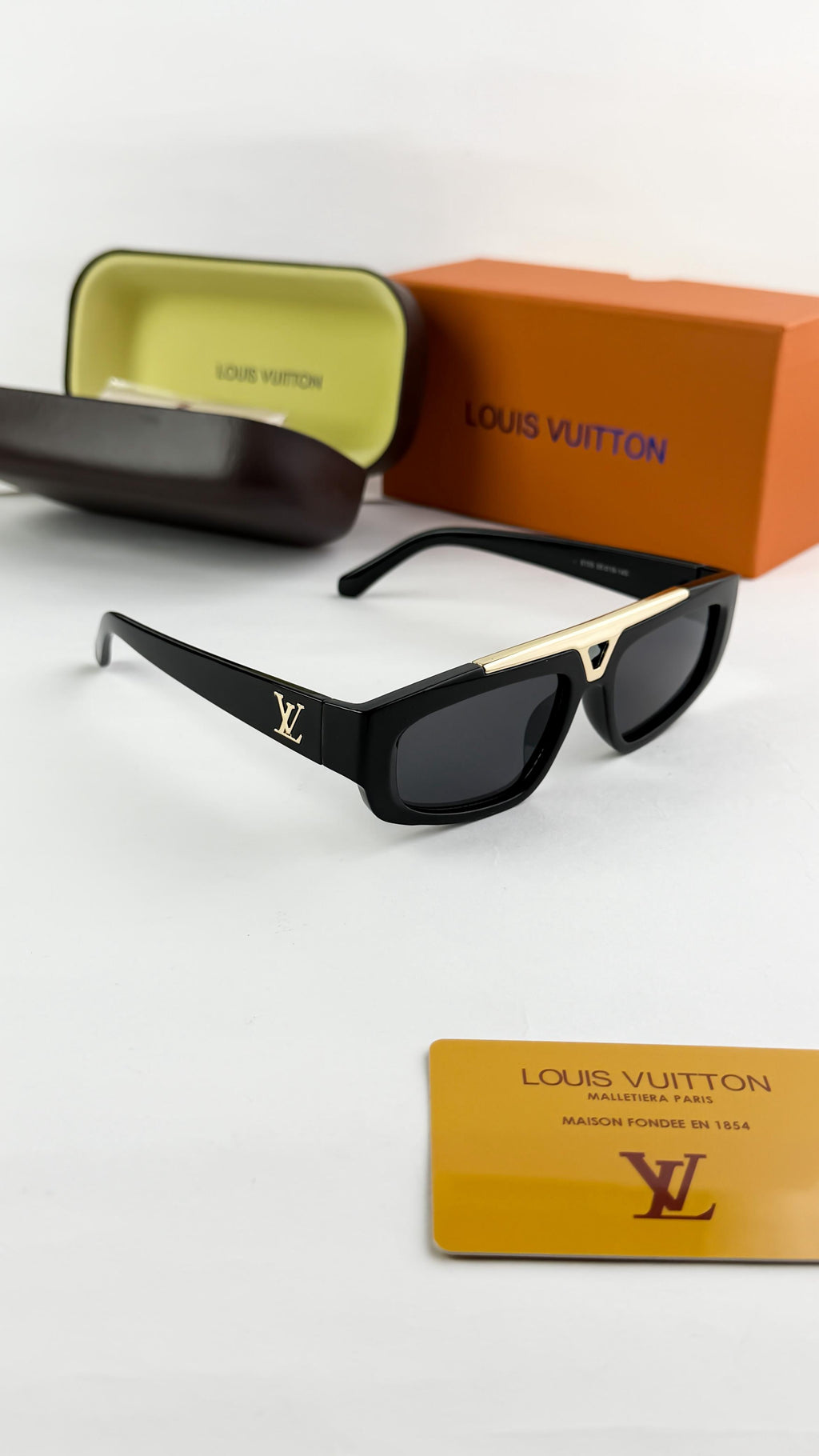 *LOUIS VUITTON BLACK 6155🔥🔥🔥STORE ARTICLE FOR UNISEX 🥵🥵🥵*