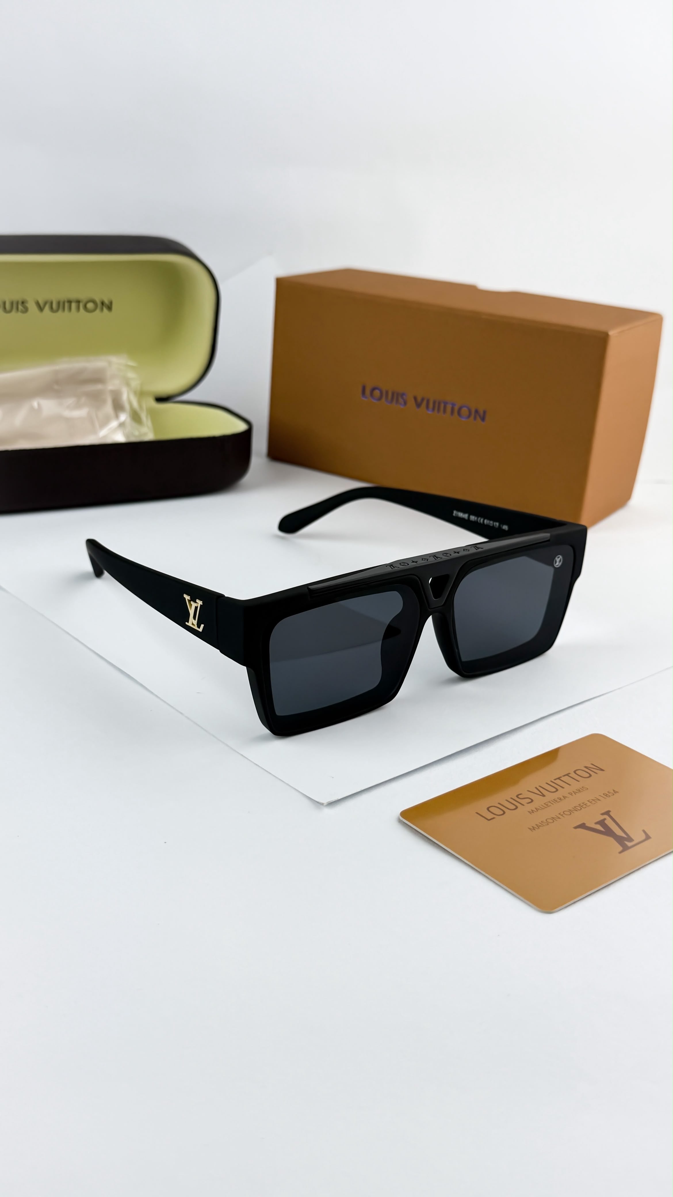 *LOUIS VUITTON BLACK 1984🔥🔥🔥ON DEMAND🔥🔥🔥*