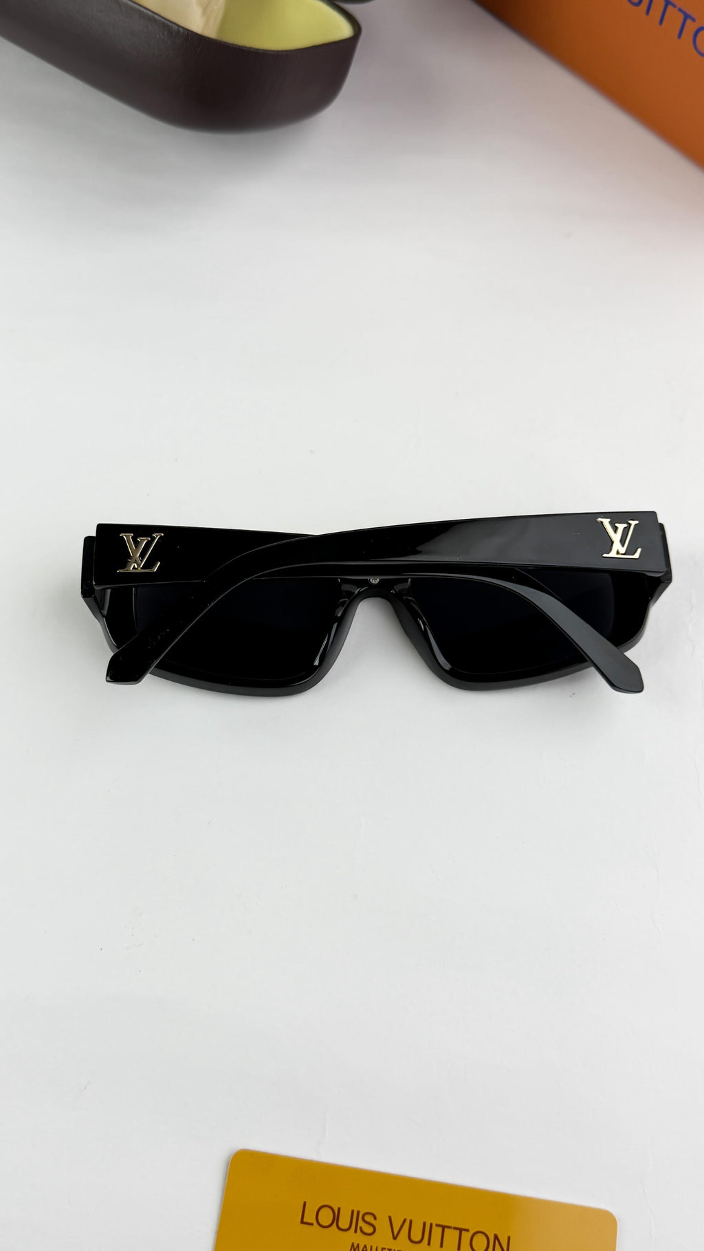 *LOUIS VUITTON BLACK 6155🔥🔥🔥STORE ARTICLE FOR UNISEX 🥵🥵🥵*