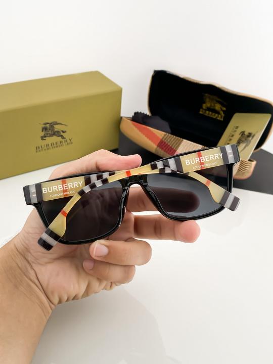 Burberry-yellow black
