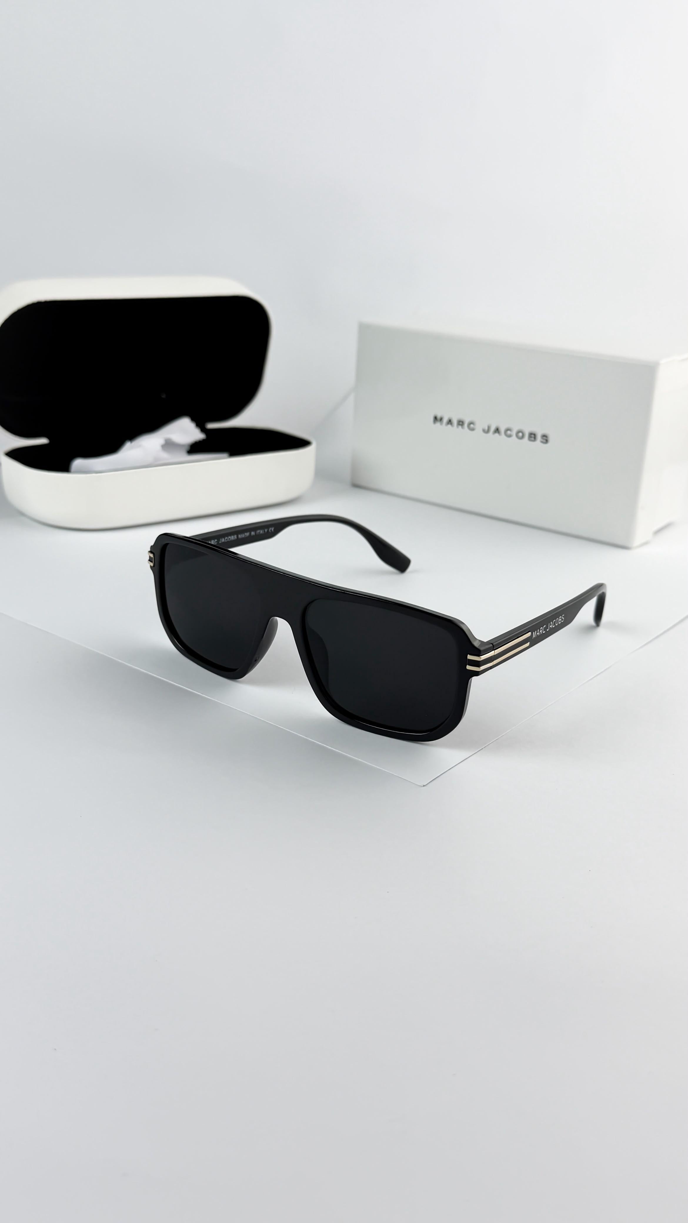 *MARC JACOBS BLACK 1018🔥🔥🔥*