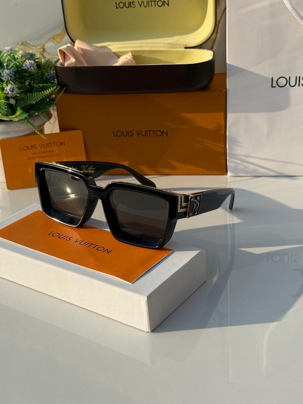 Louis Vuitton Gold 🪙 Black 🖤
