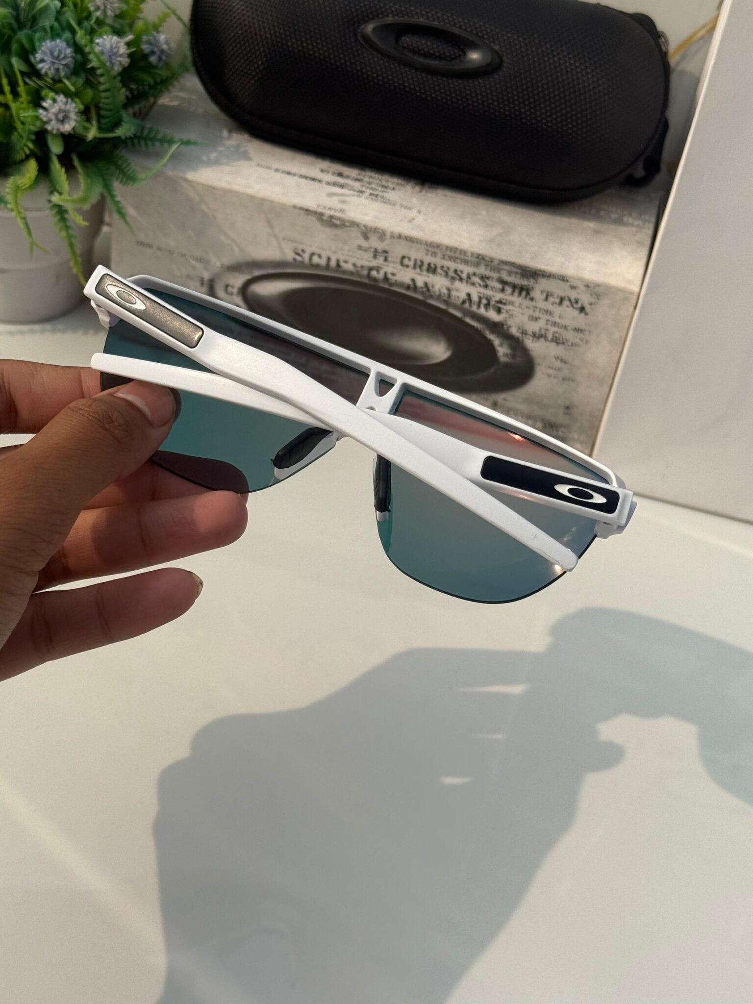 Oakly 4921 White Mercury