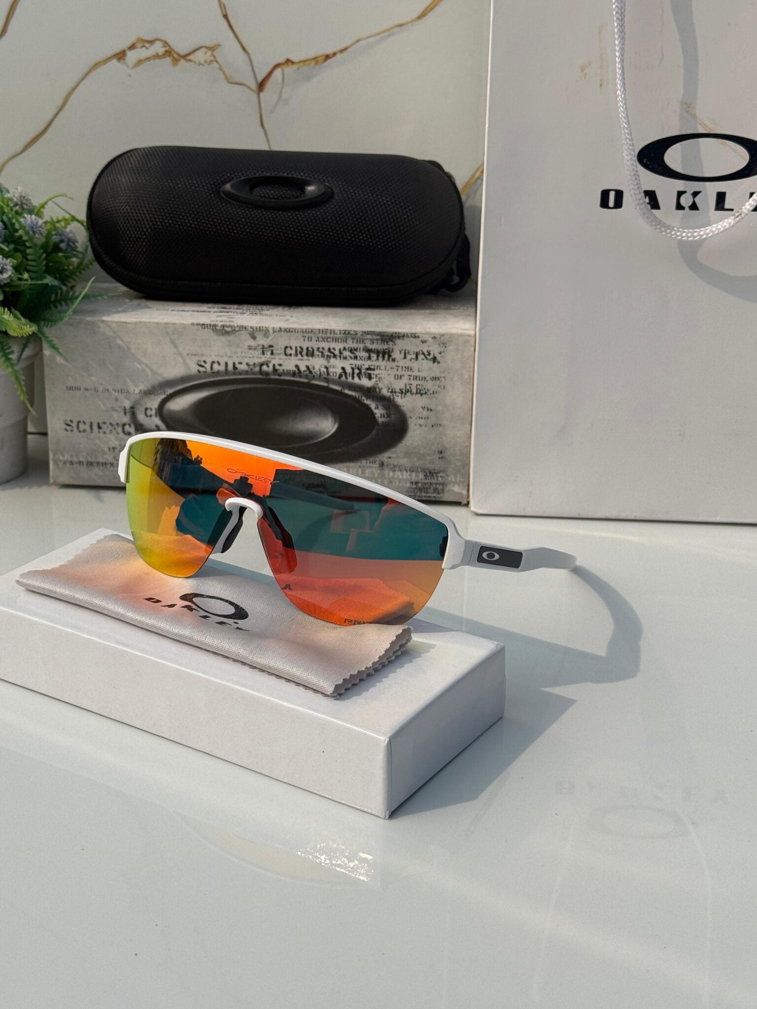 Oakly 4921 White Mercury