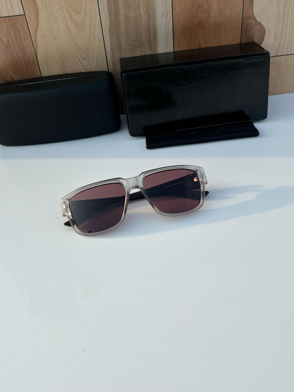 Pu_m_a 4948 white brown A