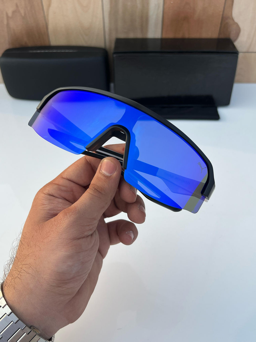 P_um_a 4943 black white blue A