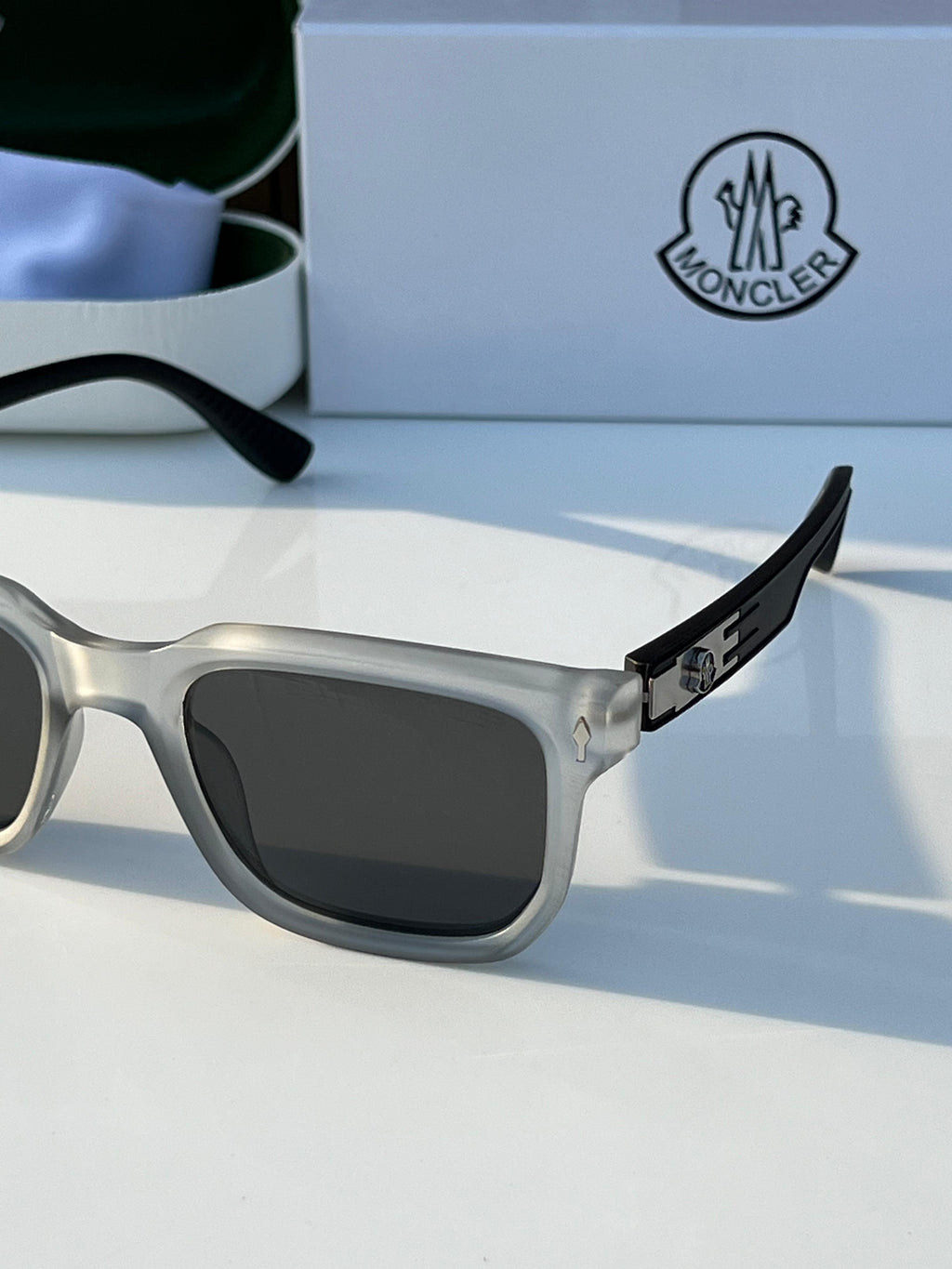 Mo_nc_ler 7507 grey black A