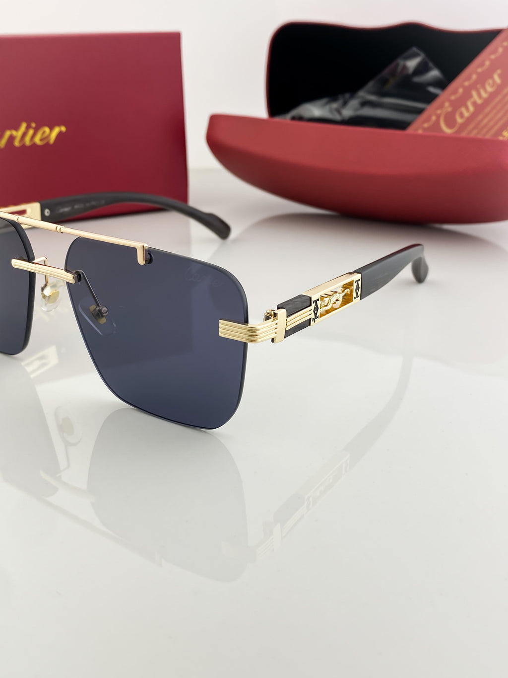 CAR_TI_ER GOLD BLACK 3120 B
