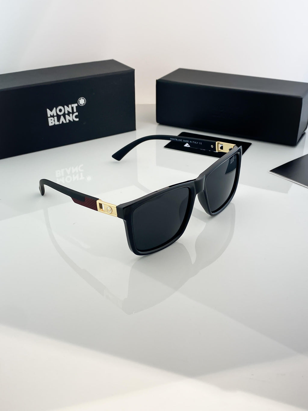 MONT  561 B