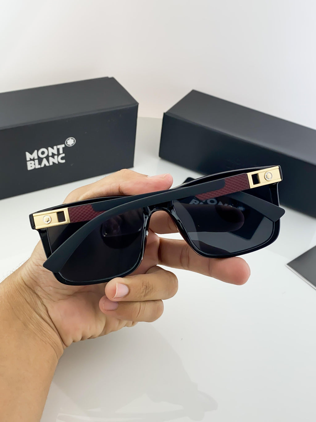 MONT  561 B