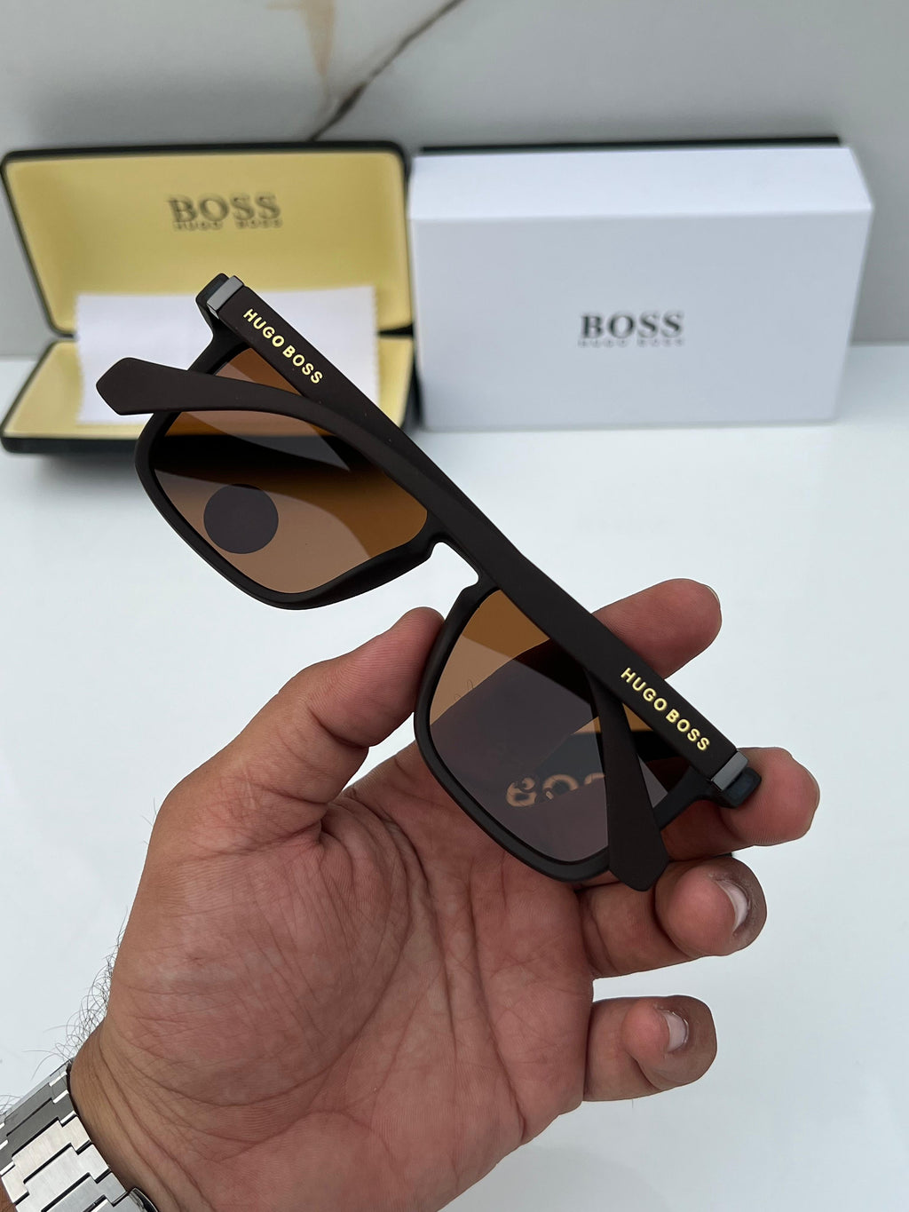 HugH 0296 brown  A
