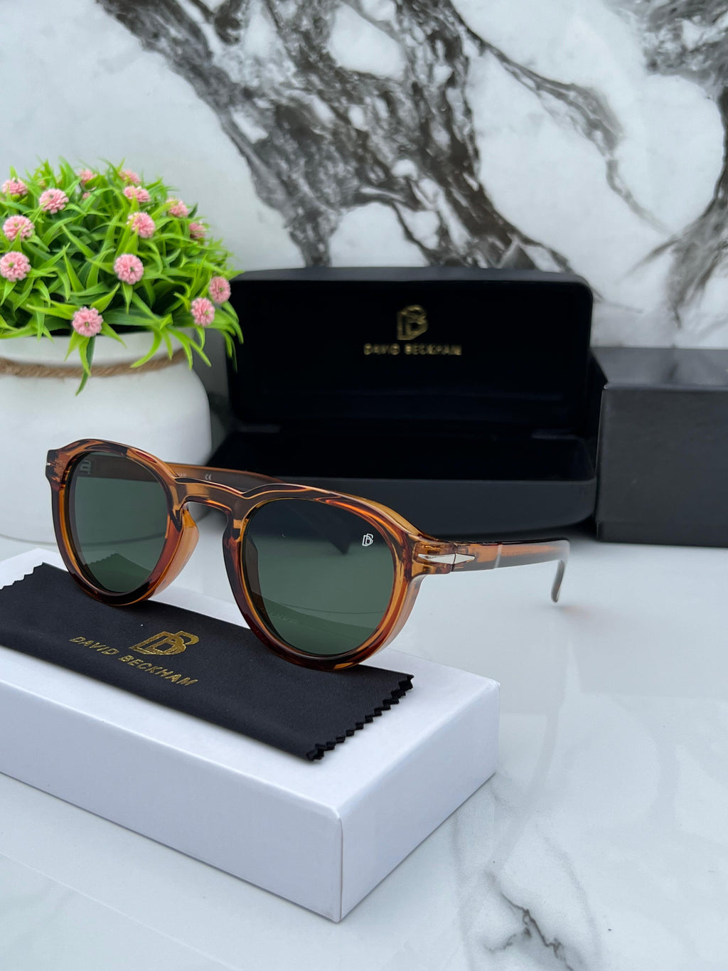 Davi round brown green B