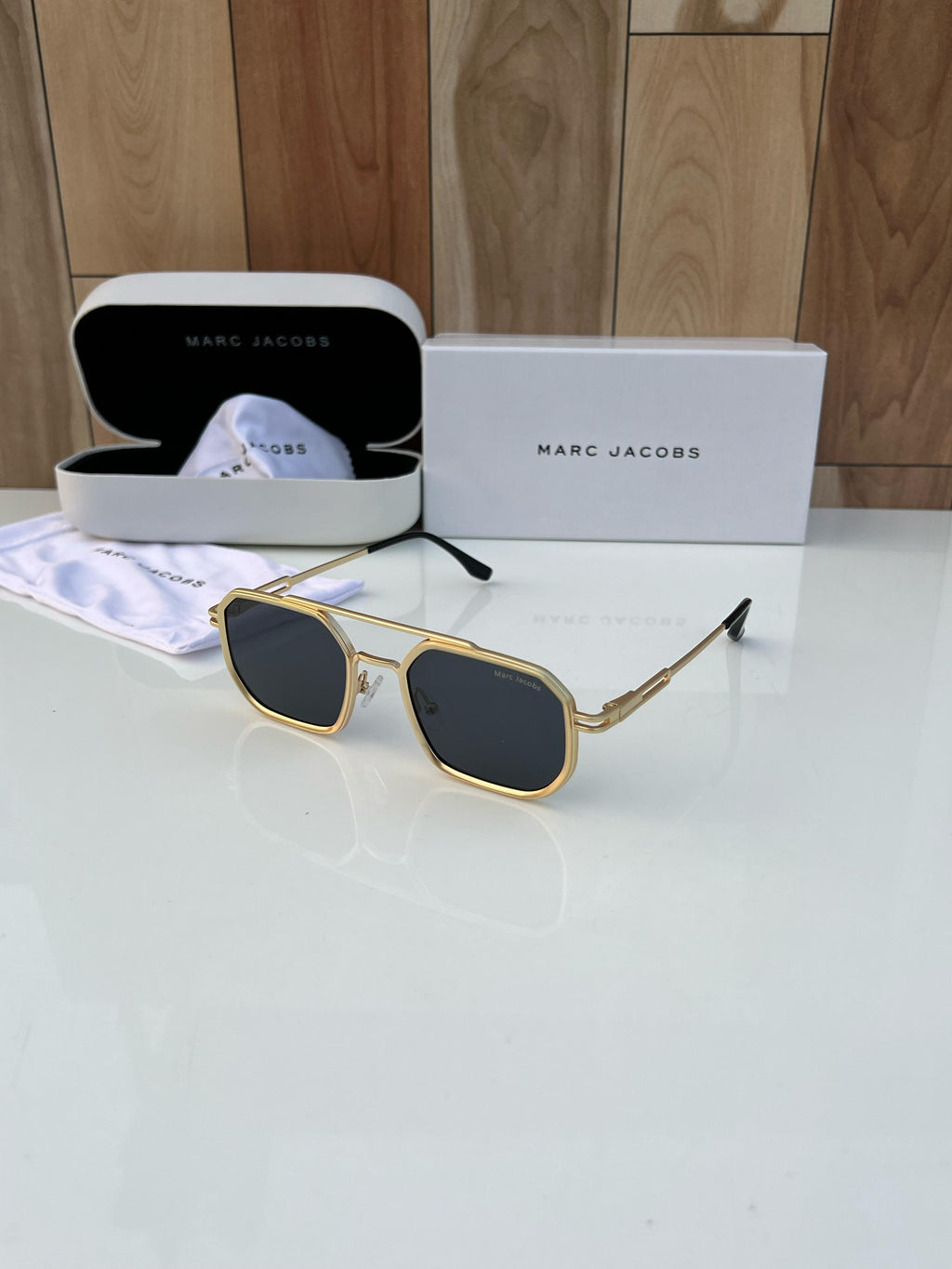 Mar  518 gold black A
