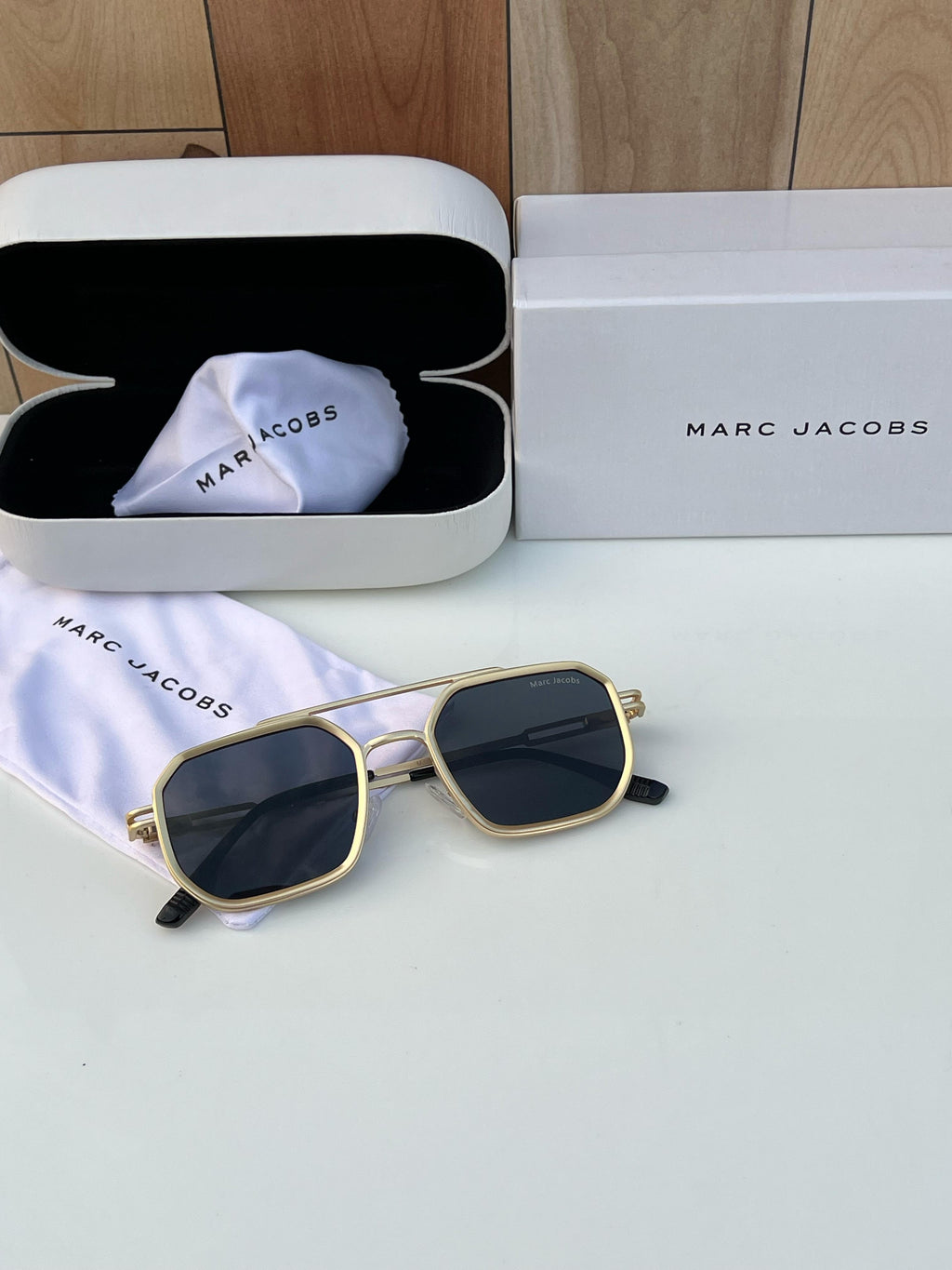 Mar  518 gold black A