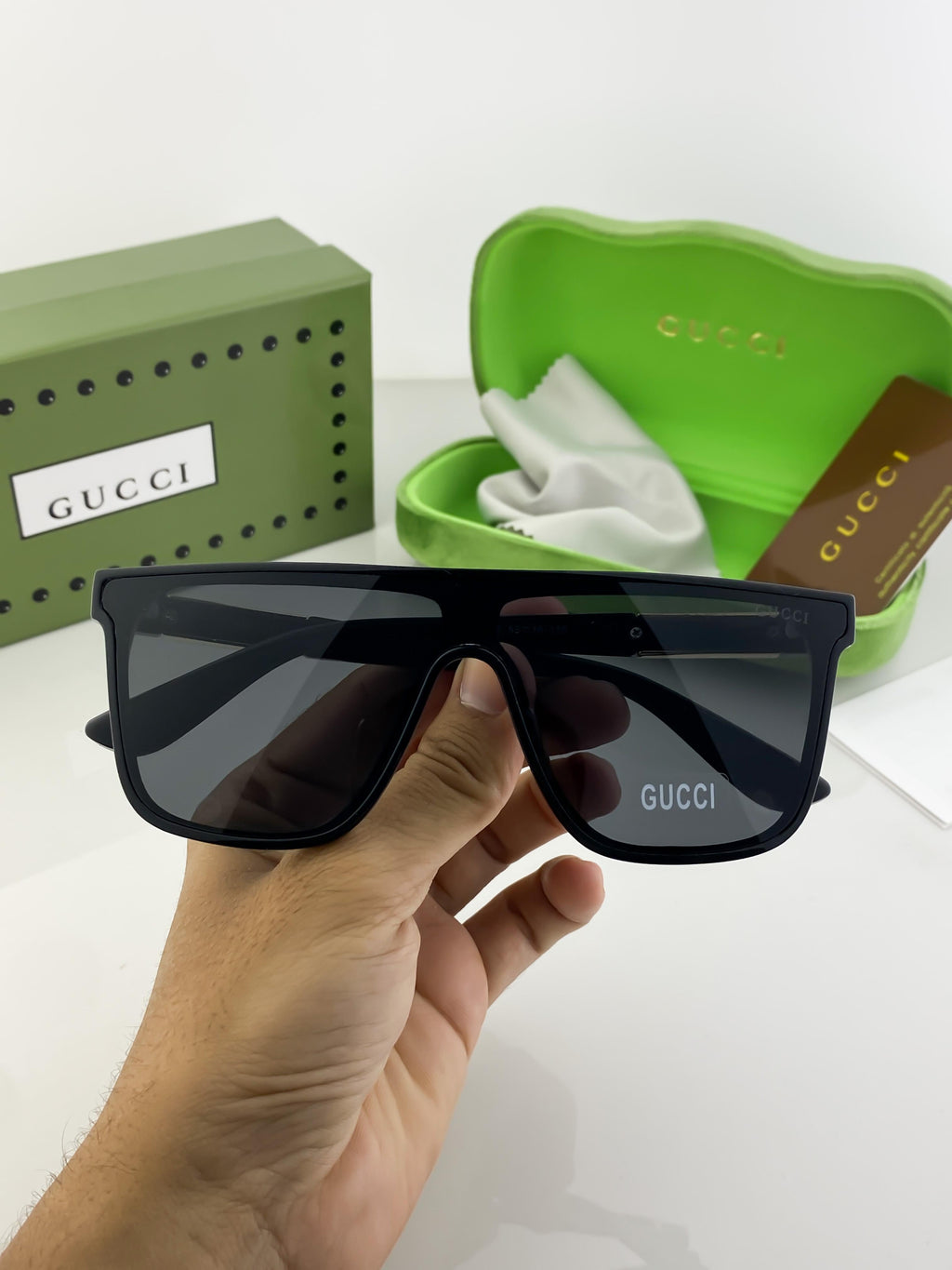 GU BLACK 566 B
