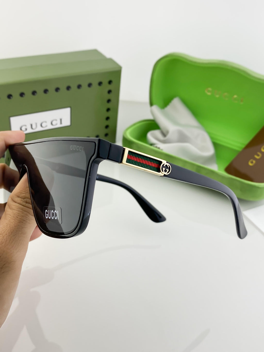 GU BLACK 566 B
