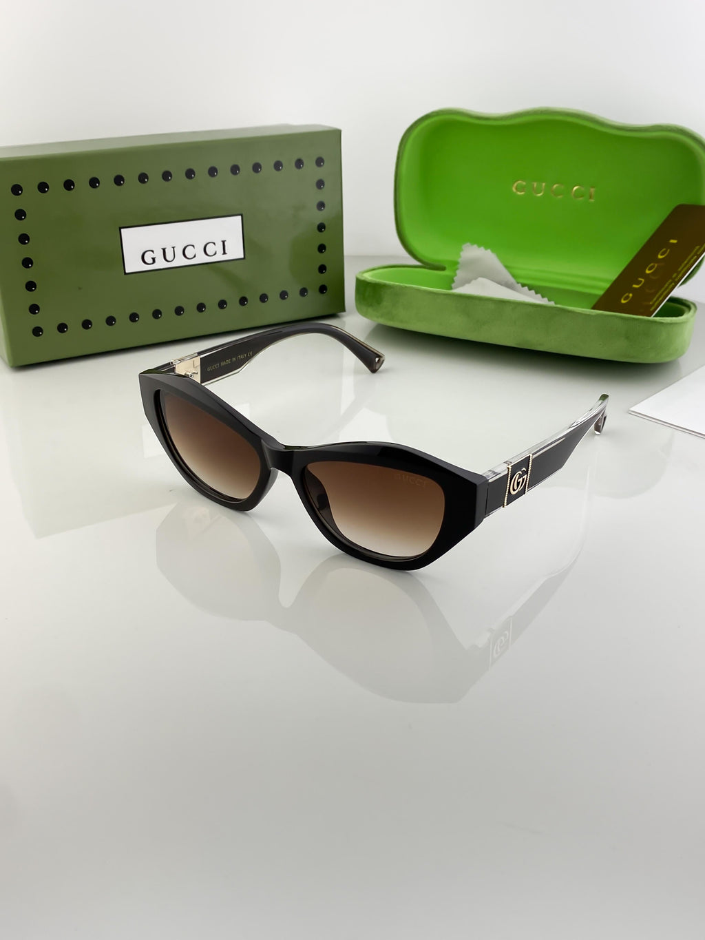 GUI BROWN 8892 B