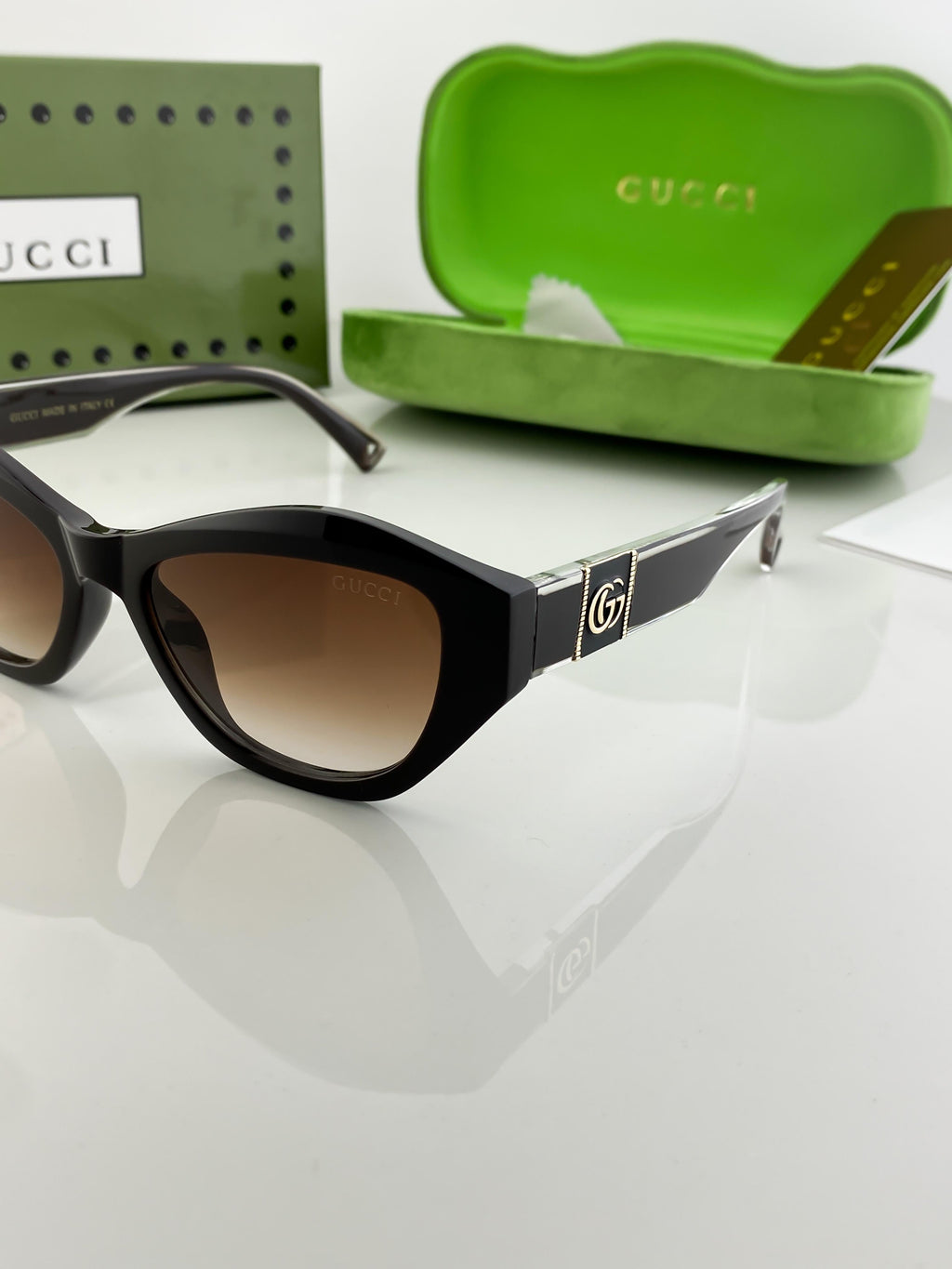 GUI BROWN 8892 B