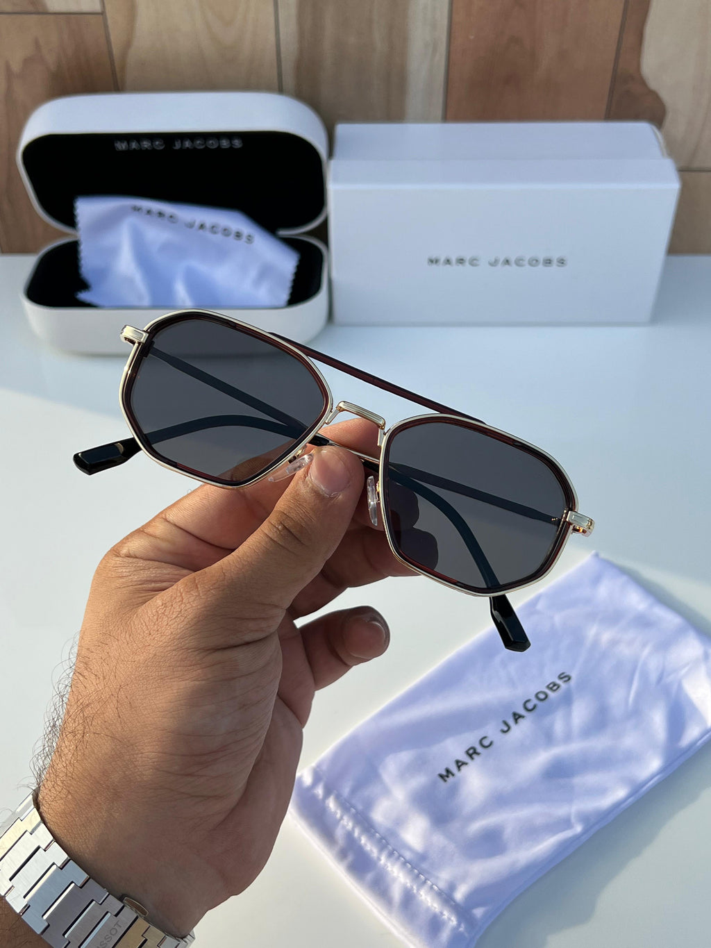 Mar  gold brown A