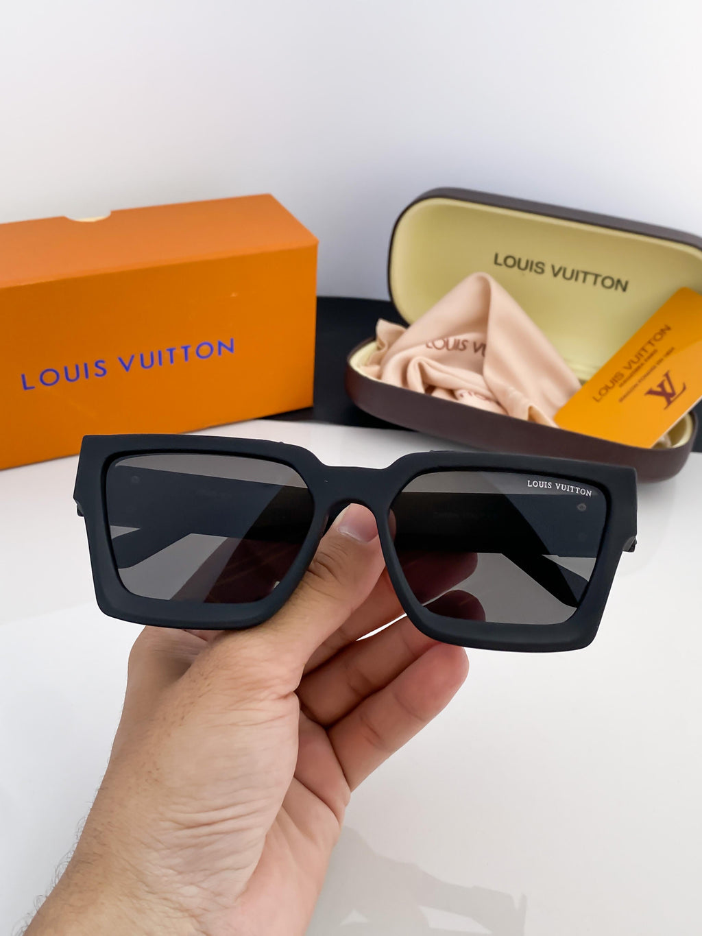 LO_UIS 65N BLACK B