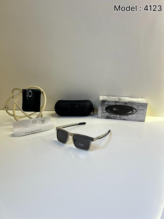 Oakle_y metal sunglass with Imported kit box