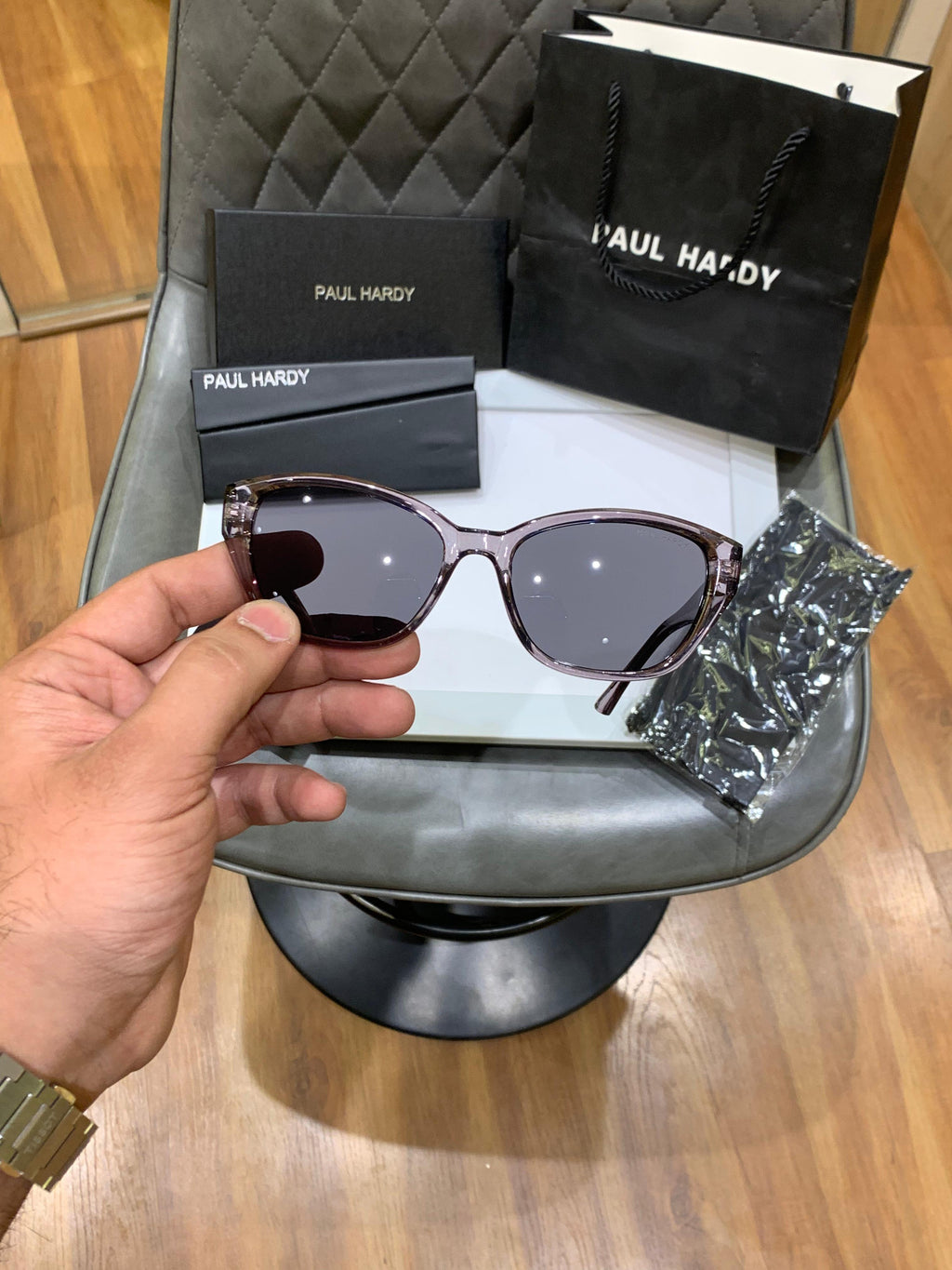 P-a-ul har-dy 3262 grey black