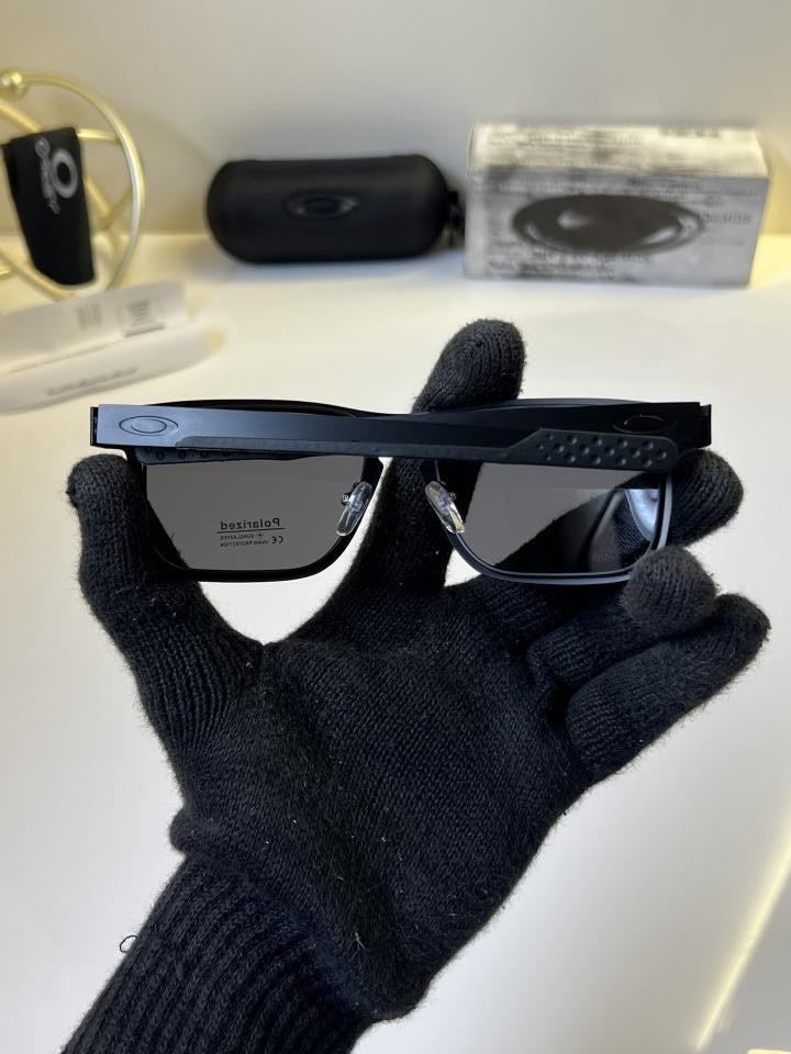 Oakle_y metal sunglass with Imported kit box