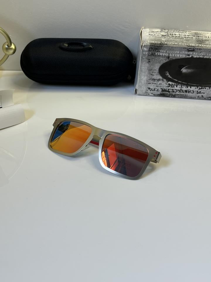 Oakle_y metal sunglass with Imported kit box