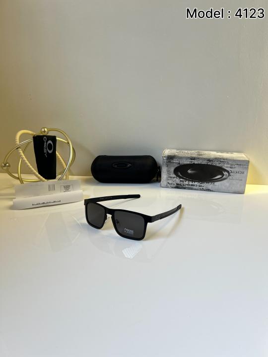 Oakle_y metal sunglass with Imported kit box