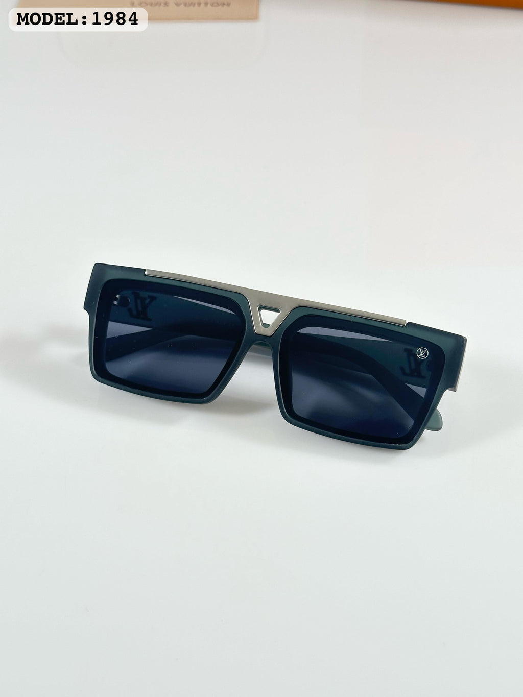 L_V_u 1984 SILVER