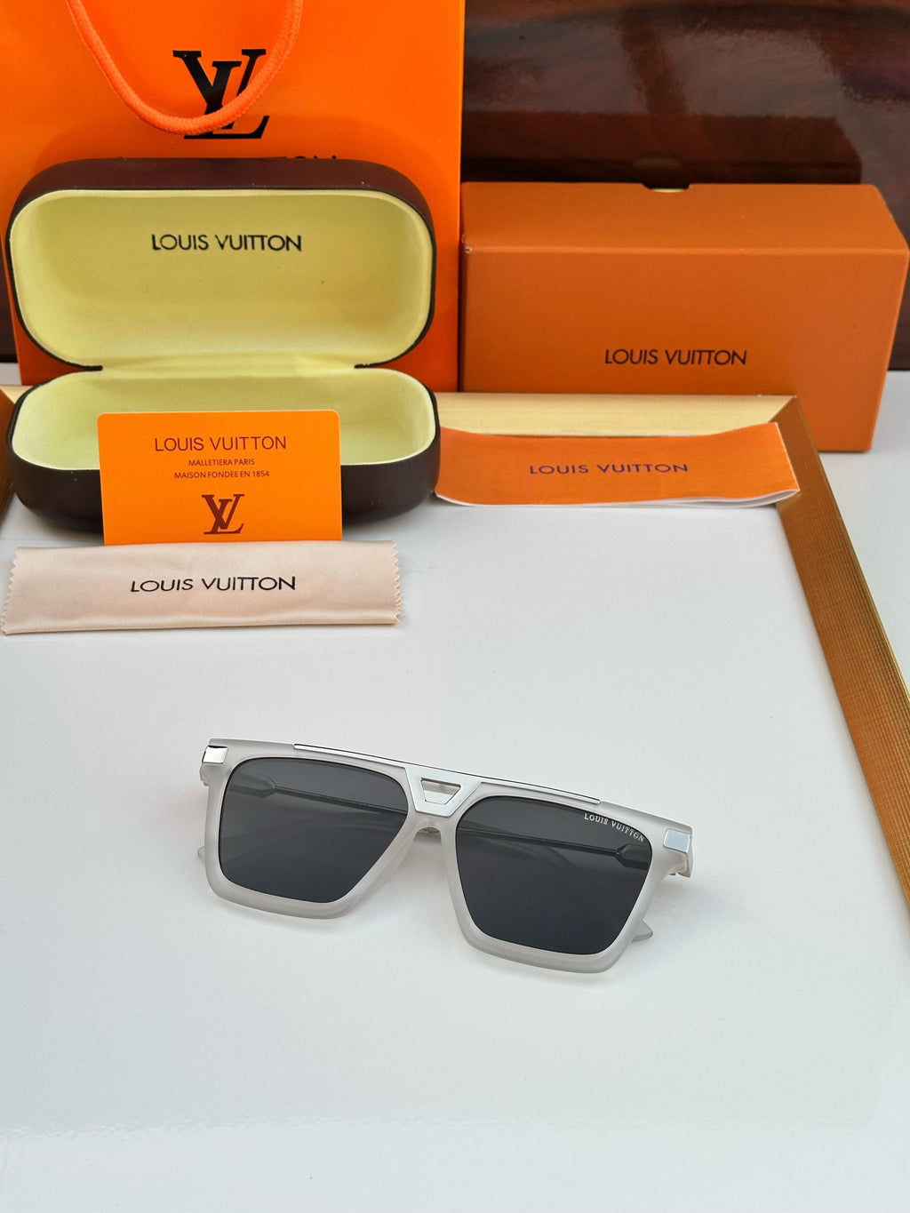 Lo-ve E sunglass